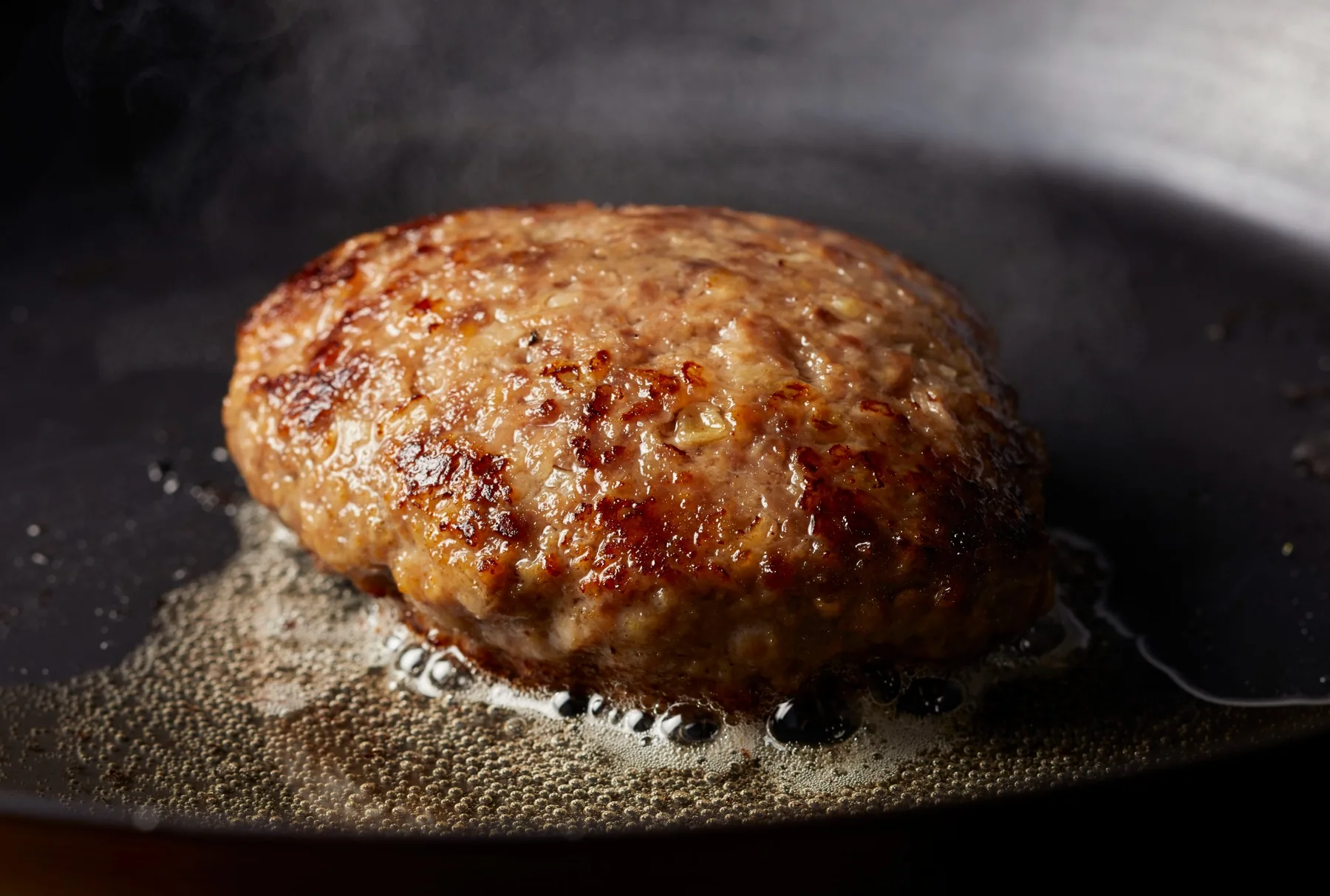 焼き上がった佐賀牛×もちぶた生ハンバーグ