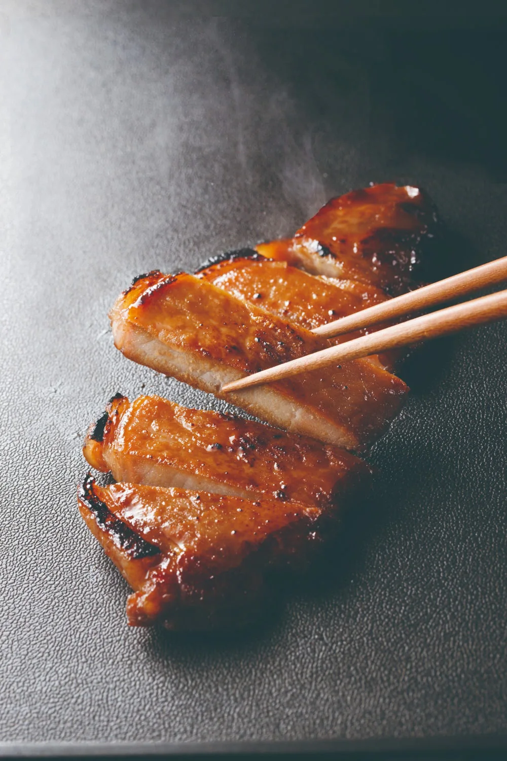 香ばしく焼き上げた味付け肉